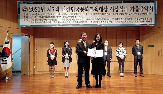 윤스토리엔터테인먼트 이미지